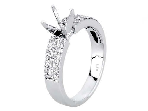 BAGUETTE AND PAVE DIAMOND ENGAGEMENT RING IN PLATINUM